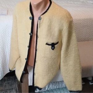 Rare Vintage Cream Sportswear by Alps Shag-A-Mo 100% Virgin Wool Sweater - Large